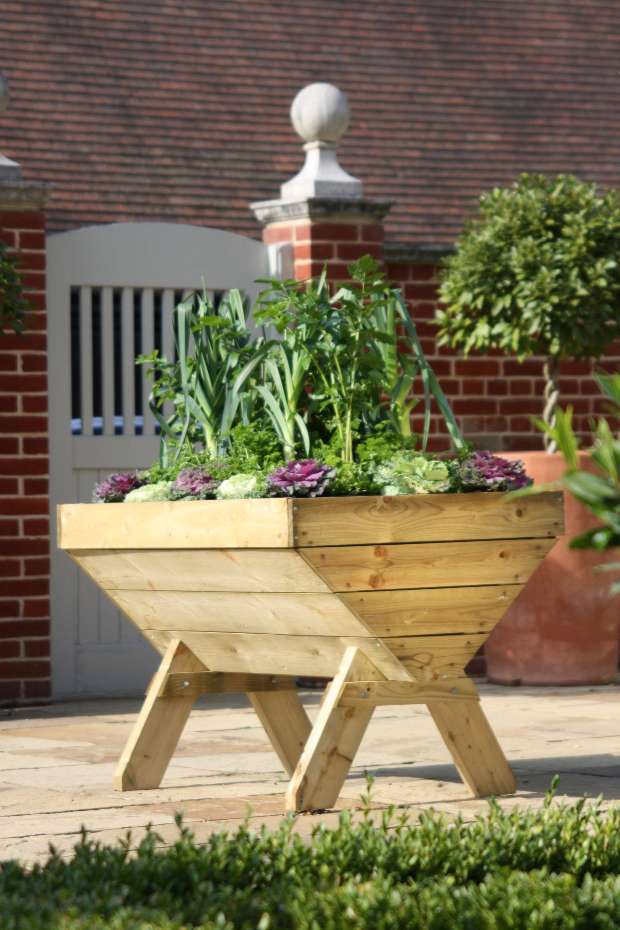 Manger Planter May